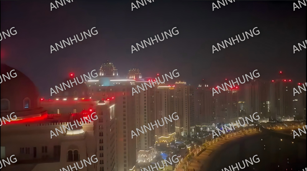 최신 회사 사례 Qatar Medium-Intensity Aviation Obstruction Light Installation: AH-MI-B2(L) LED Case Study