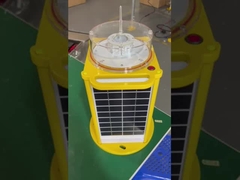 이 LED 해양 랜턴은 완전히 자립 랜턴입니다. 네 (4) 태양 전지 패널이 통합되어 있습니다.